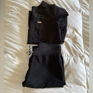 Figs Black Scrub Set (Caterina Top & Livingston Pants)